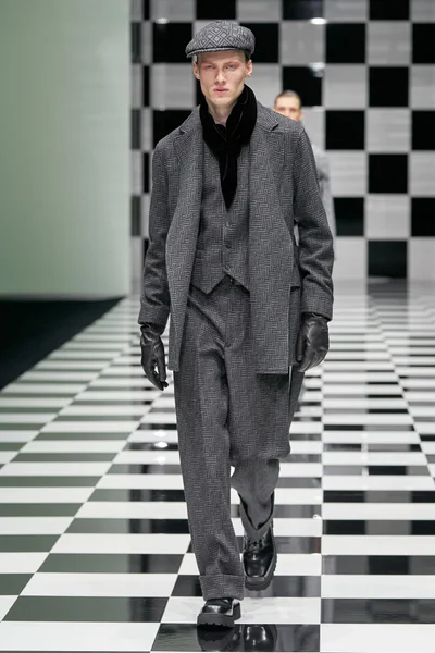 Look 64